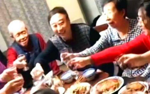 冯巩有没有吃瓜视频啊,揭秘娱乐圈幕后趣闻