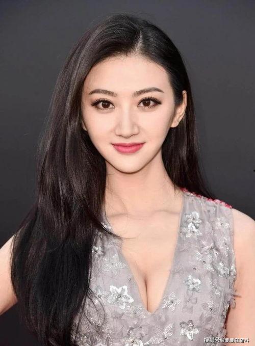 美女吃石头瓜图片高清视频,美女挑战吃石头瓜，高清视频大揭秘