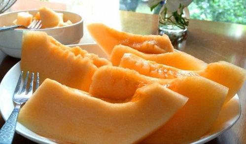 哈密瓜怎么吃不过敏呀视频,轻松享受美味无负担