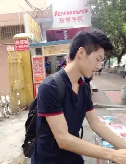 帅哥地摊吃瓜视频大全集,帅哥吃瓜视频大全集精彩回顾