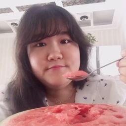 吃瓜吐纸的视频,短视频中的趣味与真相