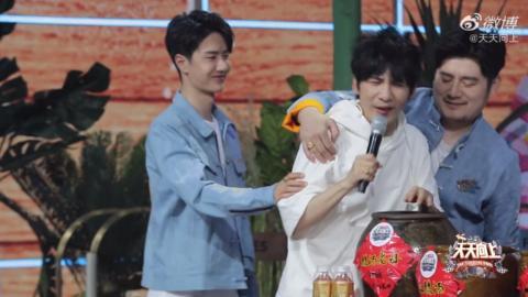 天天向上在线吃瓜视频在线观看,在线吃瓜盛宴，带你领略明星幕后趣事