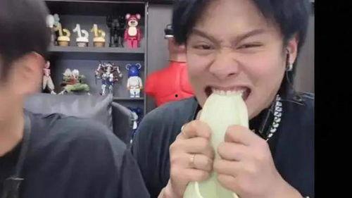 小杨哥吃椰果肉咸瓜视频