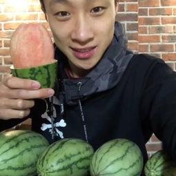 吃迷你瓜视频,一口大小的甜蜜诱惑