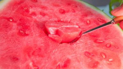 吃瓜烂嘴角的视频素材,揭秘网红美食背后的“甜蜜陷阱”