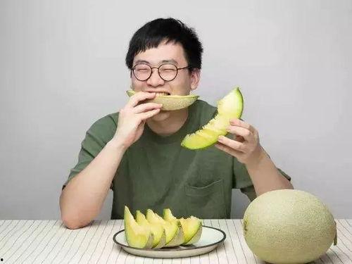 小玲吃瓜超甜视频,揭秘甜蜜背后的秘密